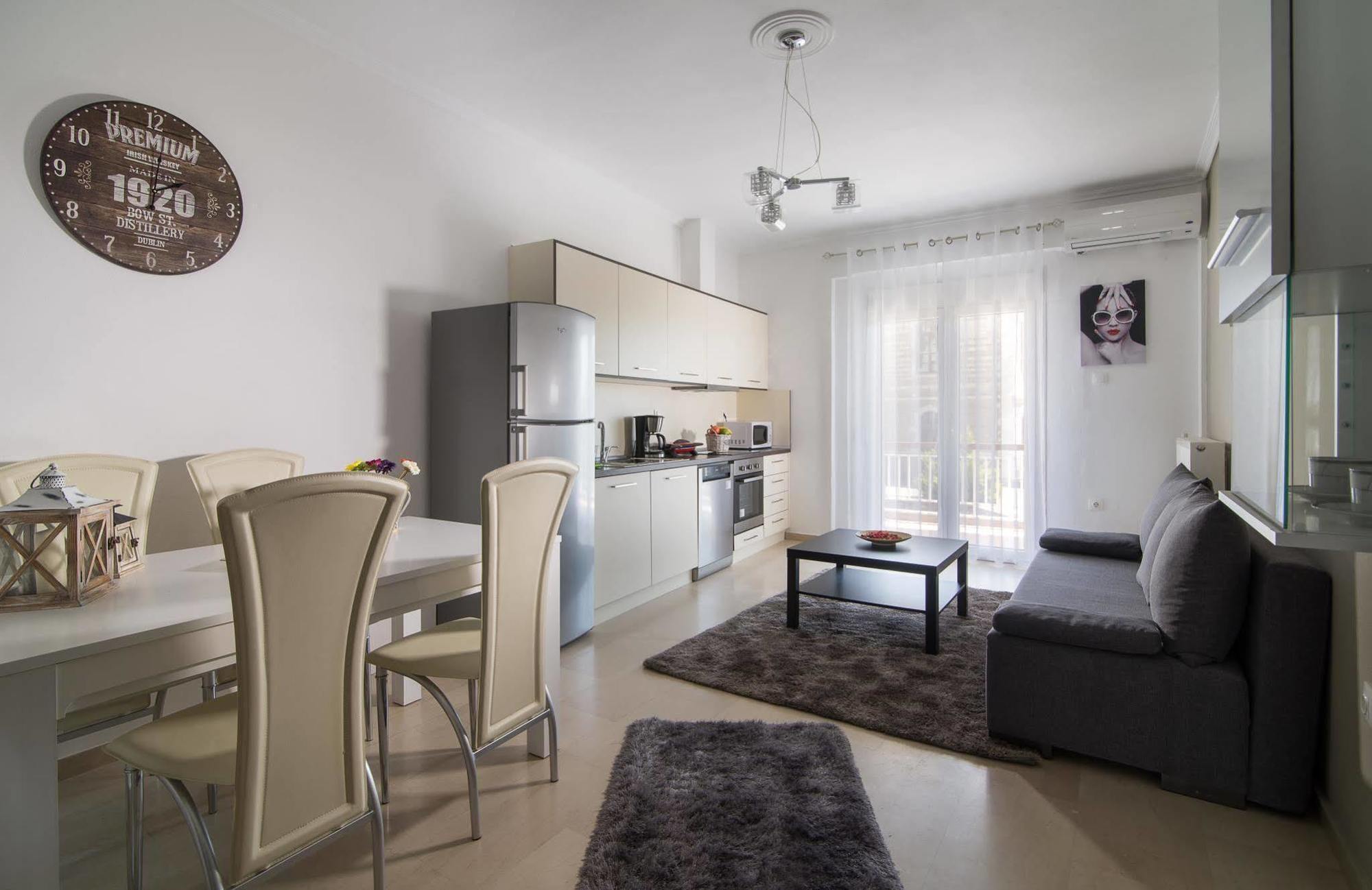 Michalis Apartments Polýgyros Esterno foto