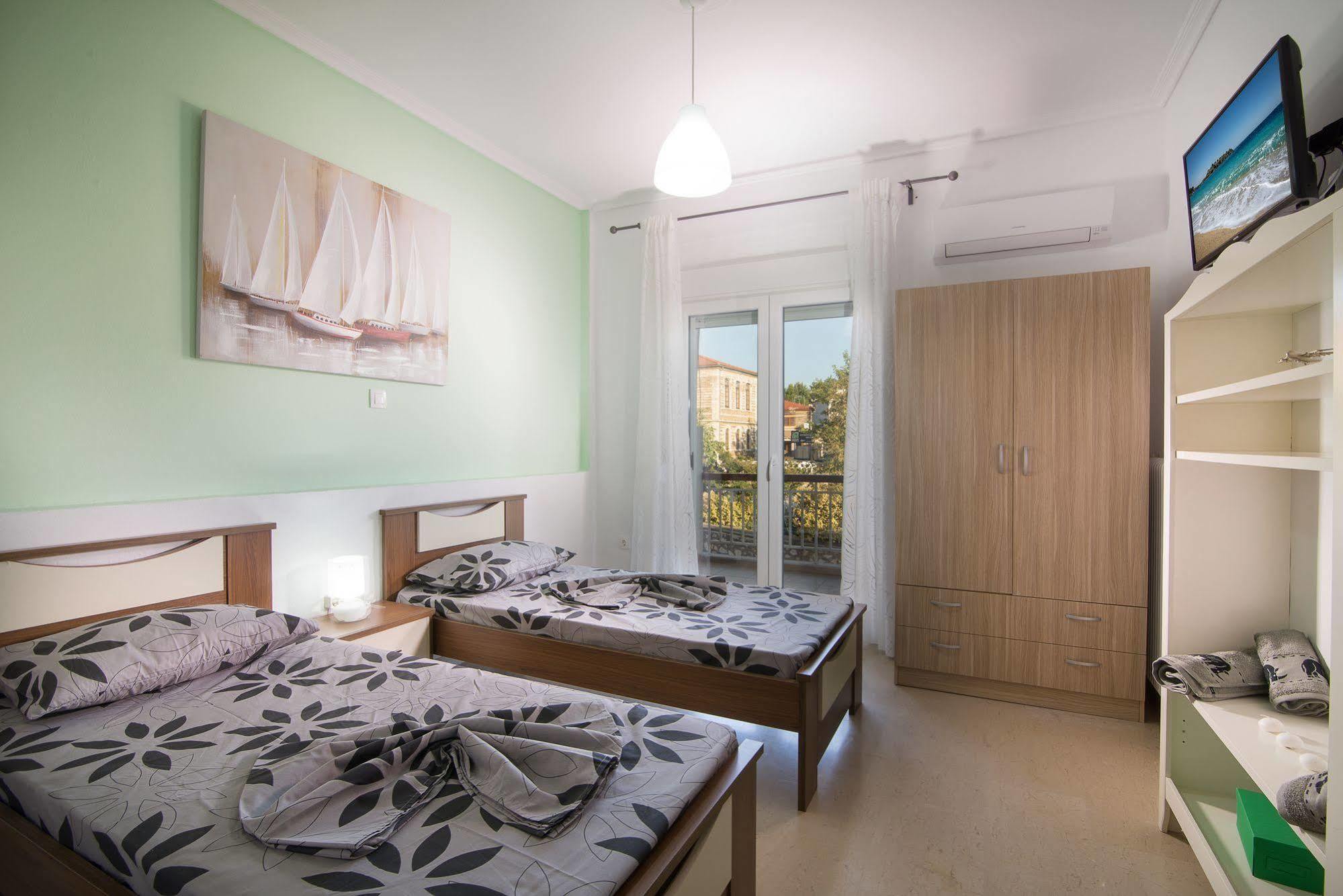 Michalis Apartments Polýgyros Esterno foto